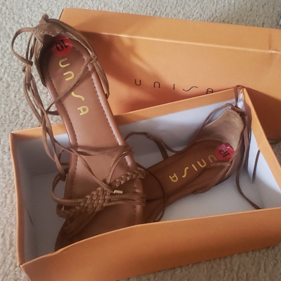 Ladies shoes - Picture 2 of 2